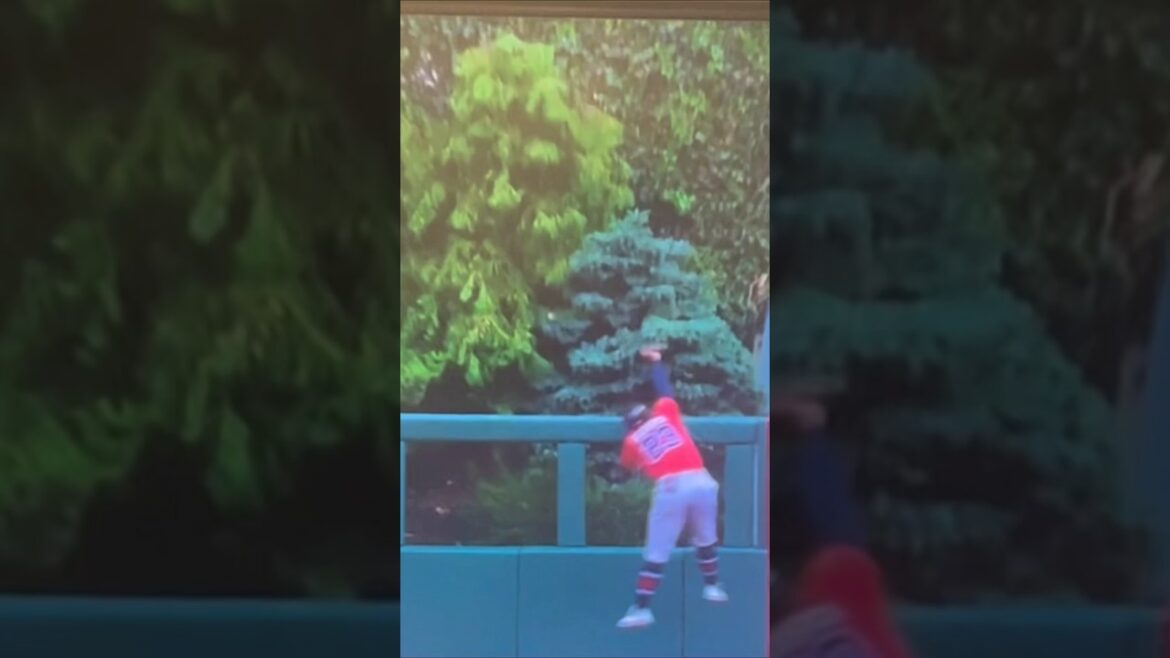 Atlanta Braves | Money Mike with the GOLD GLOVE ⚾️👀🤑 #shorts @braves @phillies