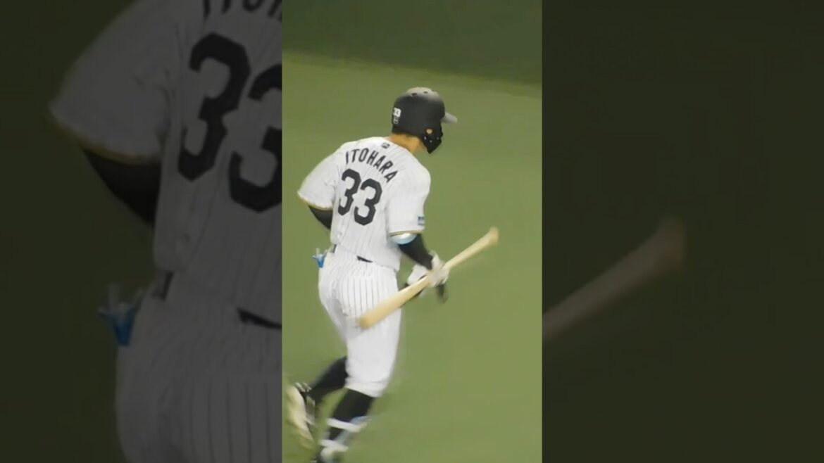 【仕事人】代打でヒットを放ちベンチに迎えられる糸原健斗