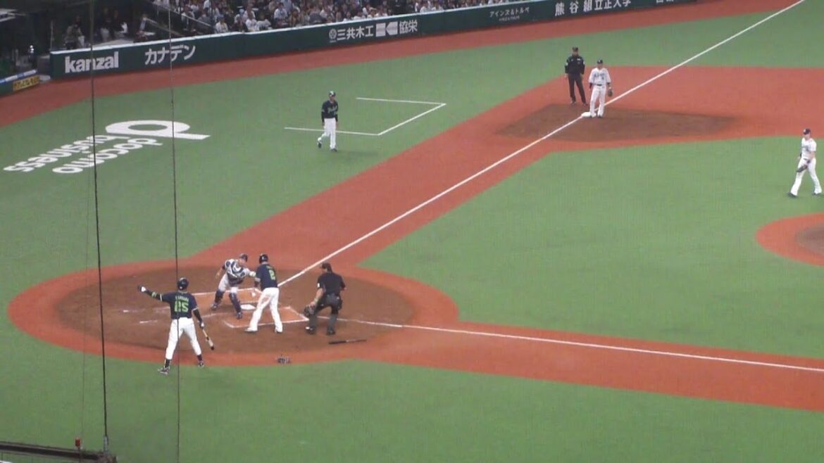 ヤクルト 武岡龍世ヒットでセンター西川愛也のバックホームにより、ランナー古賀優大クロスプレー本塁タッチアウト　西武 vs ヤクルト　2025年6月3日(火)　ベルーナドーム