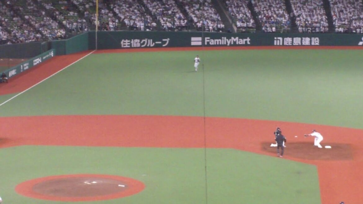 西武 キャッチャー古賀悠斗 けん制でアウト ナイスプレー　西武 vs ヤクルト　2025年6月4日(水)　ベルーナドーム