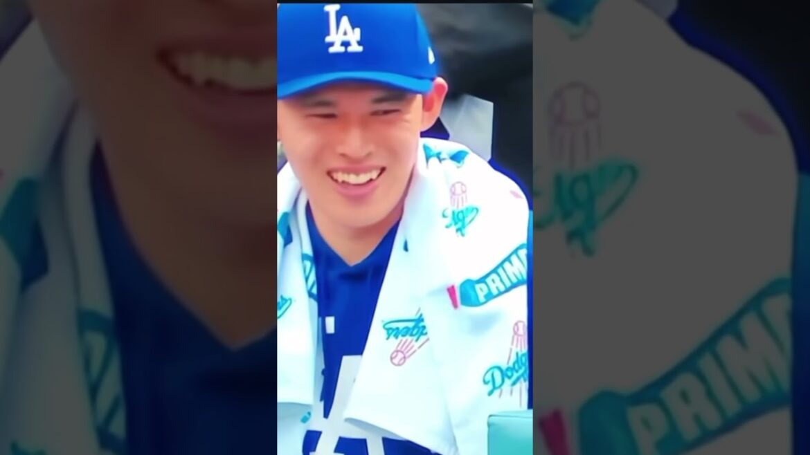 佐々木朗希さんにタオルをかけまくる優しい大谷翔平様ww