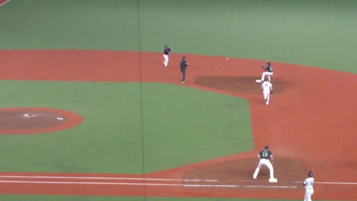 ヤクルト 北村拓己のキャッチによる、643のダブルプレー　西武 vs ヤクルト　2025年6月4日(水)　ベルーナドーム