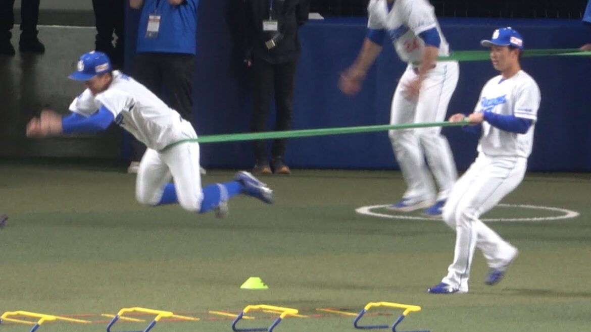 楽しそうにアップする岡林と福永！ゴムを過剰に引っ張り合う笑