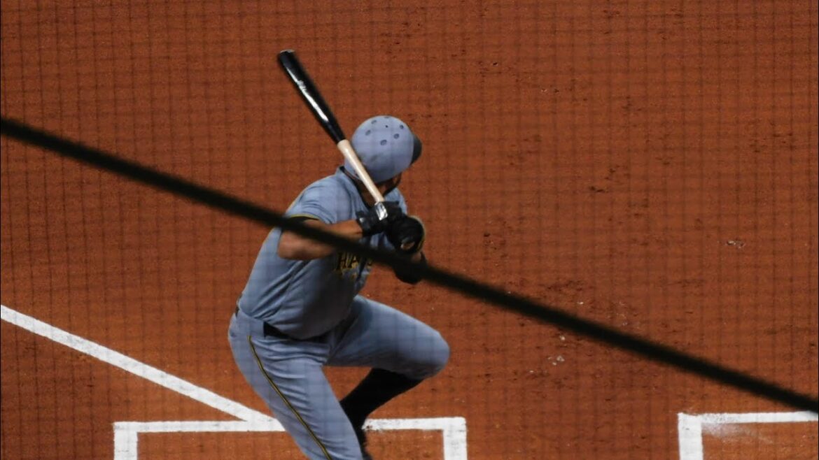 【来日初打点】貴重なタイムリーを放ったヘルナンデス 塁上でパフォーマンスを披露