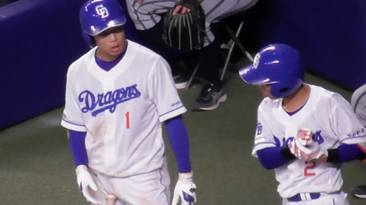 心配する岡林勇希と田中幹也　松葉貴大が左手に死球　ドームは物々しい雰囲気　中日ドラゴンズVS千葉ロッテマリーンズ　2025/06/08