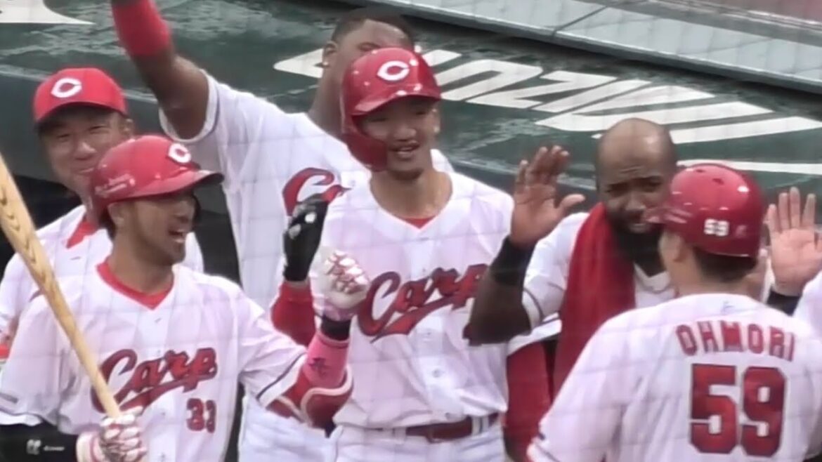 6回、坂倉将吾がダメ押しとなる2点タイムリーツーベースを打った瞬間のカープベンチ！もうお腹いっぱい😅広島東洋カープvs埼玉西武ライオンズ 2025年6月8日