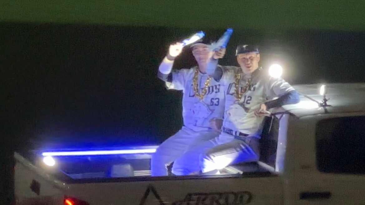 まさに「圧倒的至近距離」 渡辺勇太朗&長谷川信哉 トラックの荷台に乗って場内半周➡︎サインボール投げ➡︎万歳三唱【西武6-0楽天】2025/5/28 まさに「圧倒的至近距離」 渡辺勇太朗&長谷川信哉 トラックの荷台に乗って場内半周➡︎サインボール投げ➡︎万歳三唱【西武6-0楽天】2025/5/28