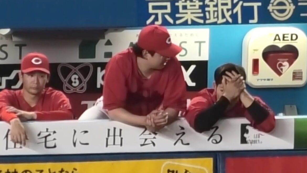 3塁けん制の悪送球を悔やむ坂倉将吾に大瀬良大地が寄り添い励ます！広島東洋カープvs千葉ロッテマリーンズ 2025年6月11日