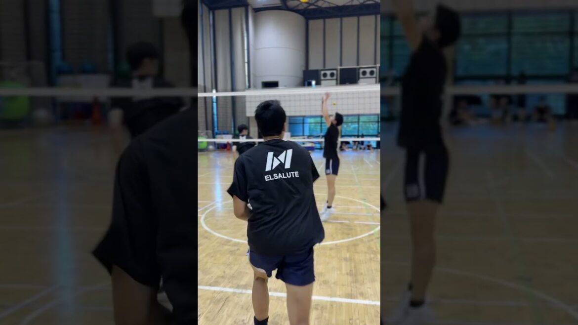 中央大学スター軍団の連続スパイクがカッコ良すぎる！ #ELSALUTE #バレーボールウェア #スポーツウェア #中央大学 #バレーするならエルサルーテ