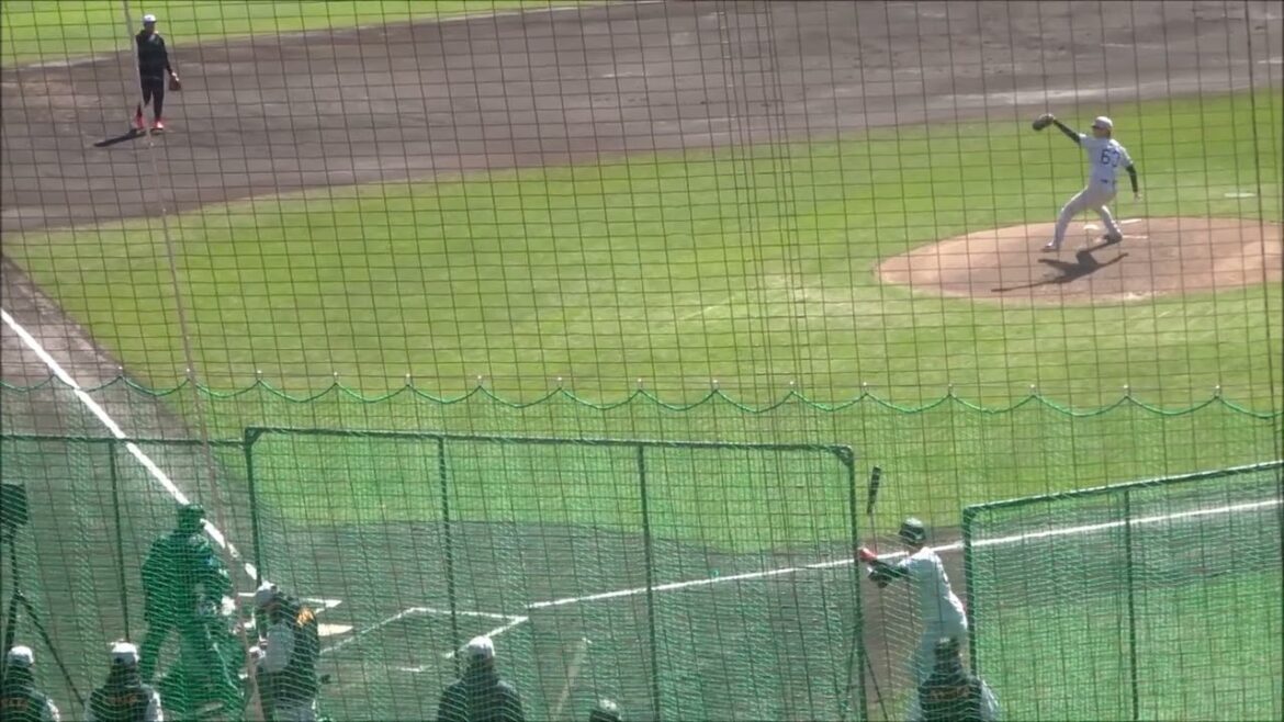 泉圭輔投手、シートバッティング前の投球練習