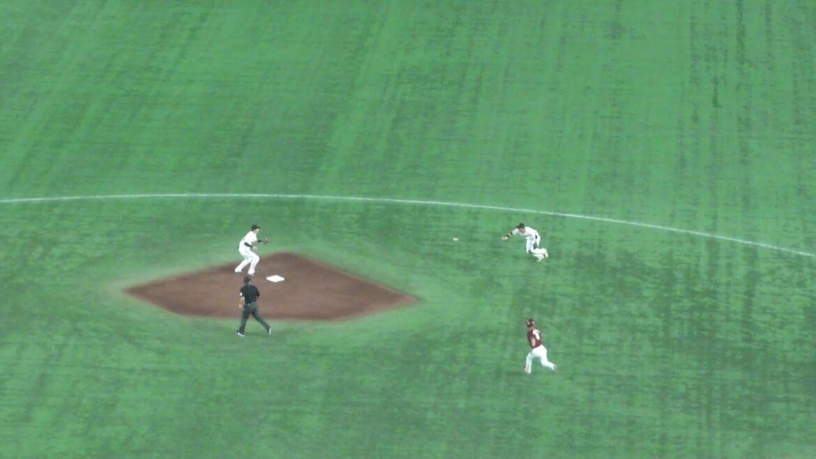 巨人 吉川尚輝のバックトスによる、463のダブルプレー　巨人 vs 楽天　2025年6月8日(日)　東京ドーム交流戦