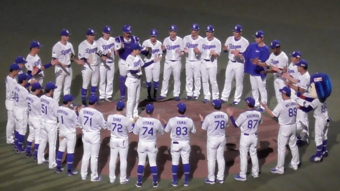 死球を受けテーピングした松葉貴大が一丁締め　ファンから大歓声　ドアラが撮影　中日ドラゴンズVS千葉ロッテマリーンズ　2025/06/08