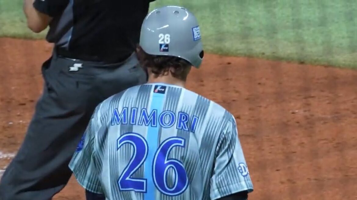 【三森大貴】移籍後、PayPayドームでの初打席に球場全体から拍手で迎えられる！元同僚モイネロもマウンドから合図を送る(2025.6.13/PayPayドーム）