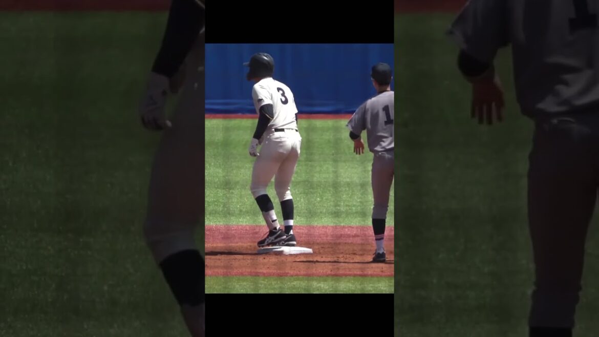 ガッツポーズミスるとこうなる…  #大学野球 #明治大学 #慶應大学 #東京六大学野球 #慶應 #野球 #ガッツポーズ