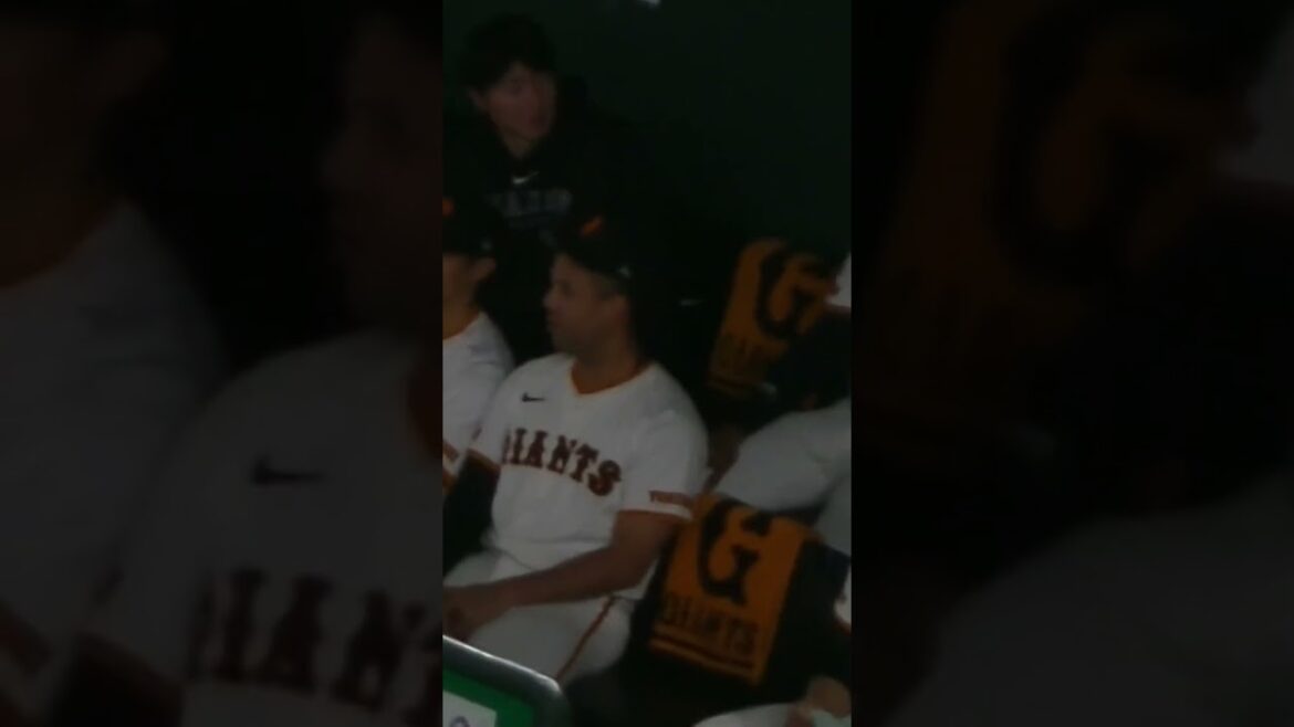 試合前ウレーニャと話す佐々木俊輔【読売ジャイアンツ対 ヤクルトスワローズ2024年5月1日】