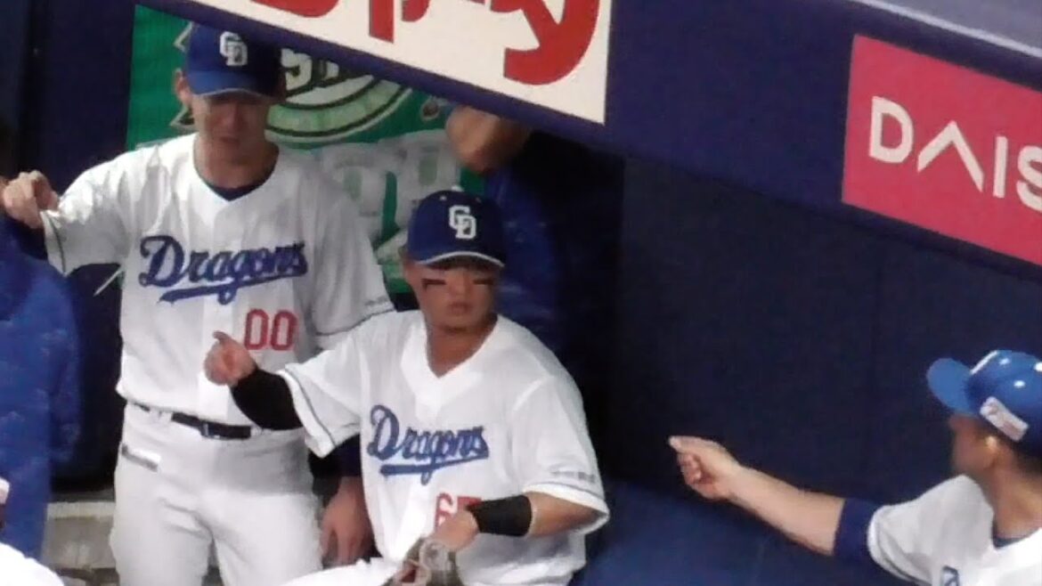 佐藤龍世　初めて守備に着く  尾田剛樹とボスラーに教えてもらう　中日ドラゴンズVSオリックス・バファローズ　2025/06/17