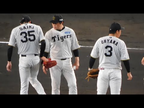 【無念の降板7連敗】才木浩人 打球直撃の痛みを堪え続投も逆転を許し降板 患部を気にする様子も見せる 【無念の降板7連敗】才木浩人 打球直撃の痛みを堪え続投も逆転を許し降板 患部を気にする様子も見せる