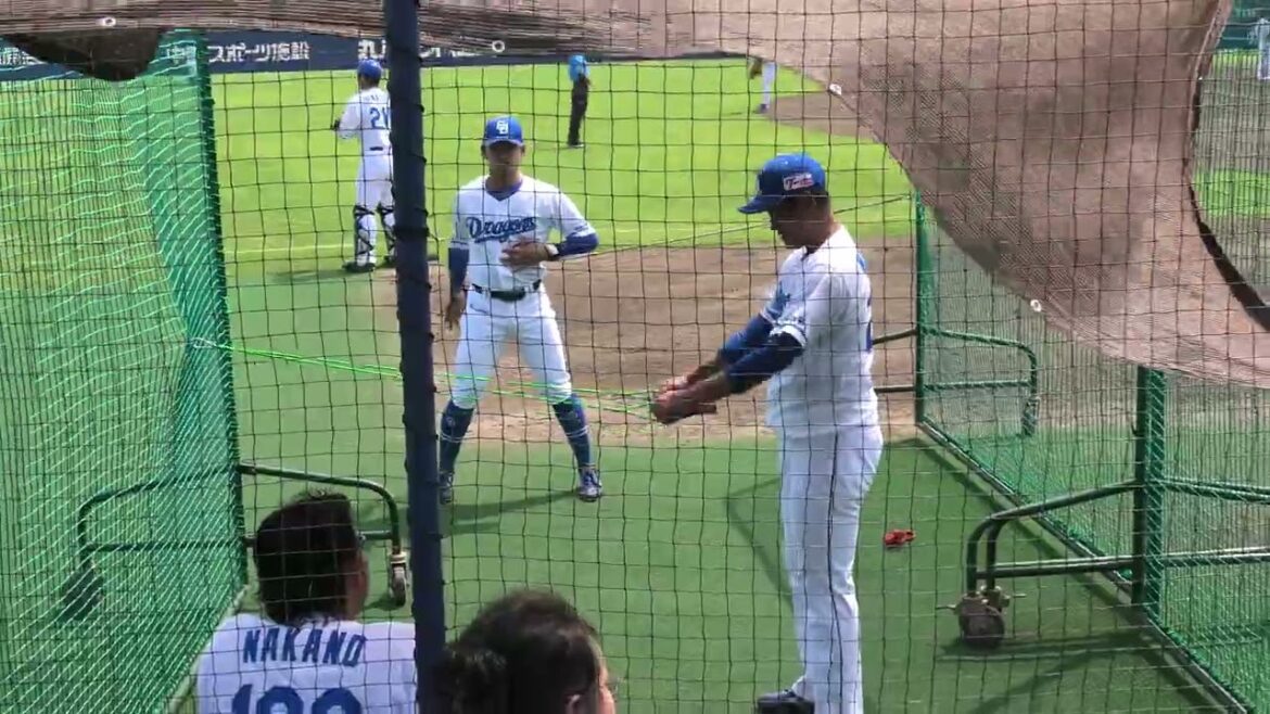 中日ドラゴンズ 根尾昂投手と森山暁生投手がブルペンのチューブ?で体をほぐす 2025/6/20 ナゴヤ球場