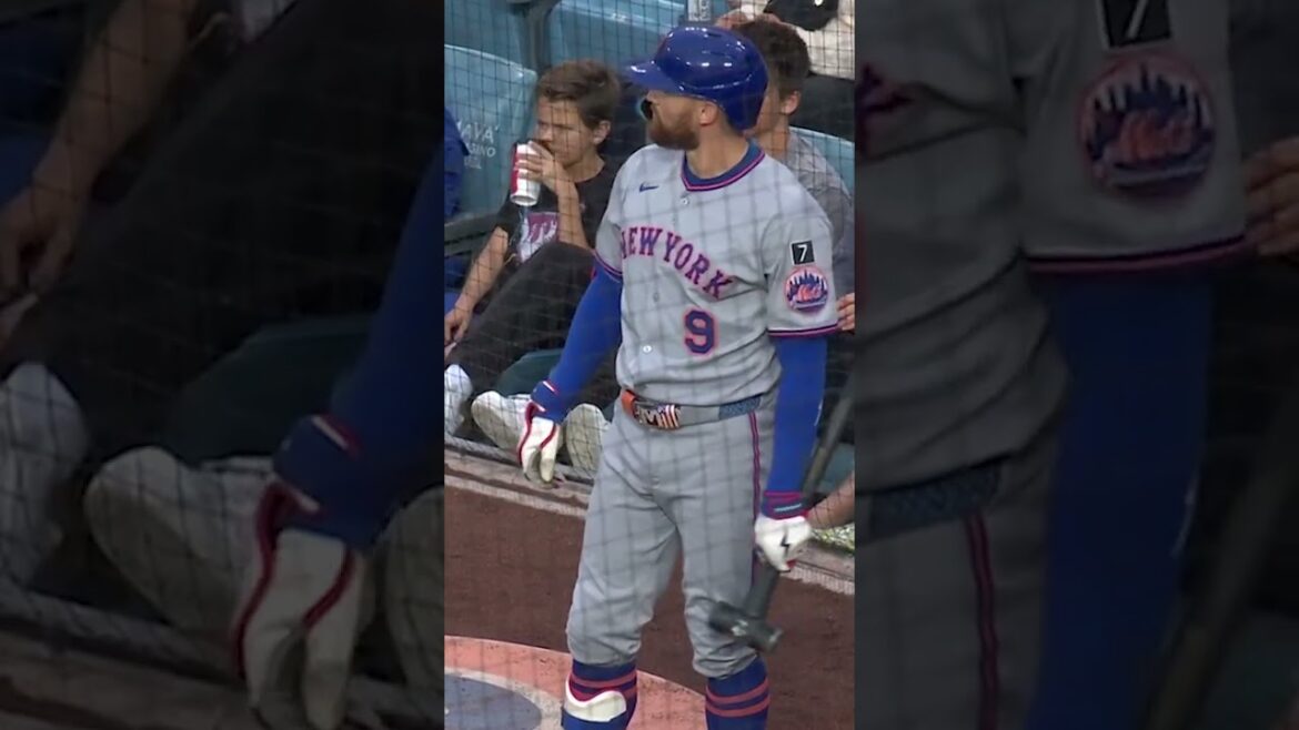 Yes, you are seeing Brandon Nimmo swing a SLEDGEHAMMER in the on-deck circle 😳