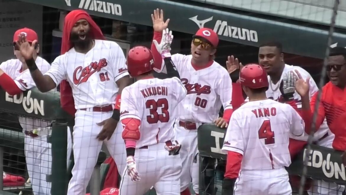 5回、菊池涼介がダメ押しの2ランホームランを打った瞬間のカープベンチ！広島東洋カープvs東北楽天ゴールデンイーグルス 2025年6月21日