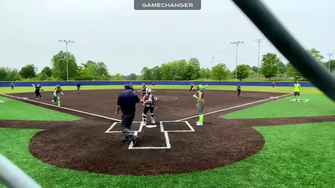 Jiana Higgins: 2029 Catcher Block and Pick-Off for the out!!