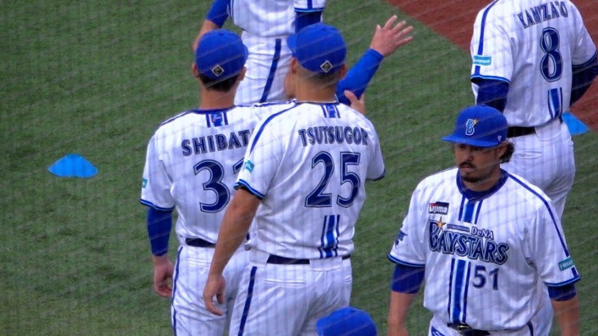 筒香嘉智グラウンド登場に拍手喝采！柴田に手を振らせて照れくさそうな感じ！桑原、佐野らと会話しながらウォーミングアップ 2024/05/06 横浜DeNAベイスターズ