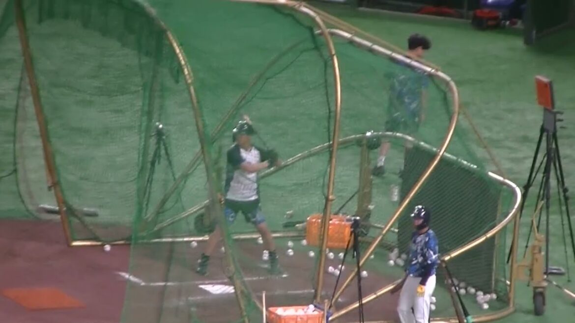 生足でフリーバッティングする平沼翔太（読売ジャイアンツ対 西武ライオンズ 2025年6月20日）