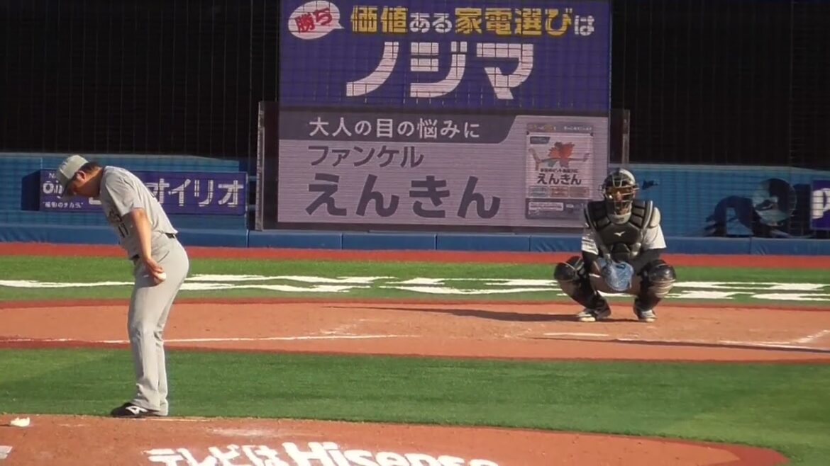 2025年6月22日交流戦 千葉ロッテ・鈴木 昭汰 投手の準備投球（ボールデッド中）