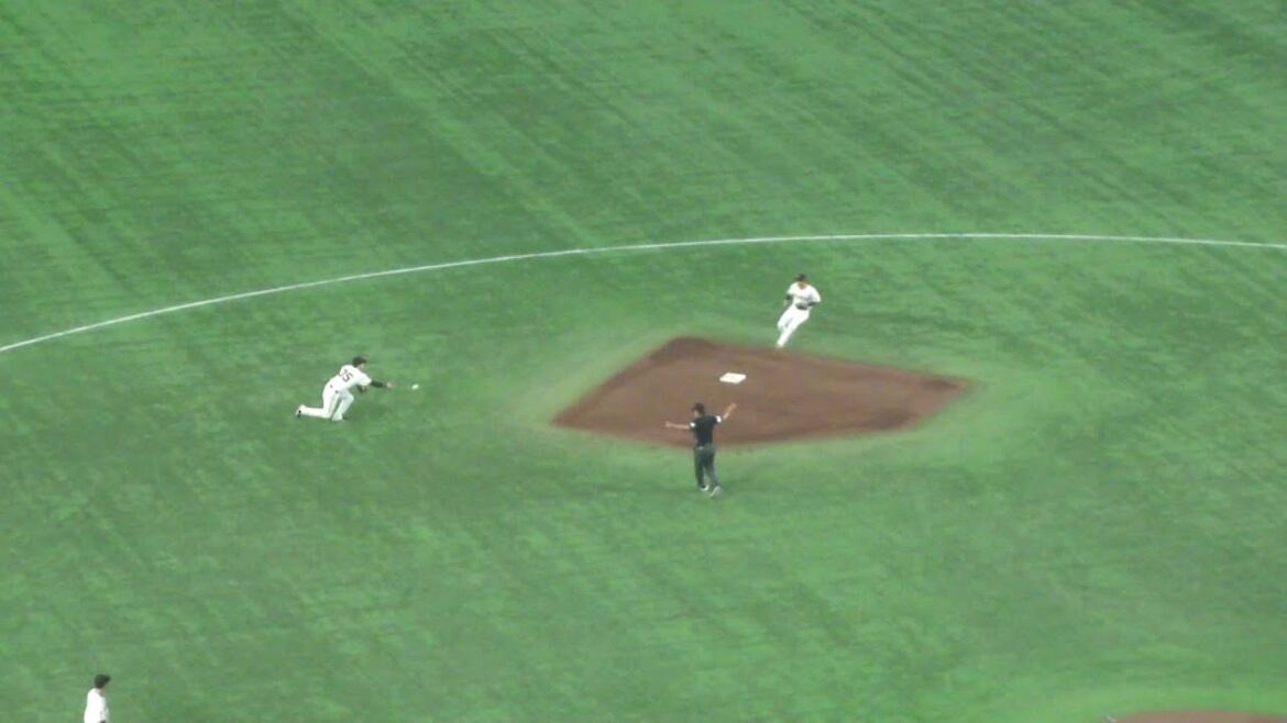 巨人 泉口友汰のトスによる、643のダブルプレー　巨人 vs 西武　2025年6月22日(日)　東京ドーム交流戦