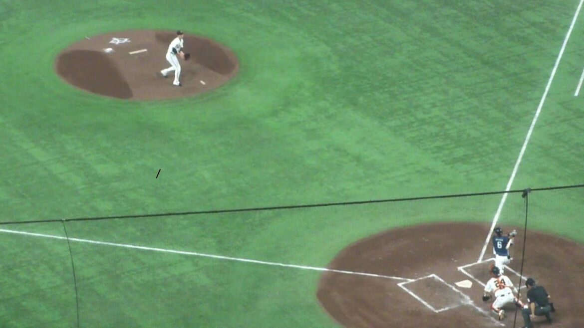 西武 源田壮亮 ピッチャー戸郷翔征を強襲するタイムリーヒット　巨人 vs 西武　2025年6月22日(日)　東京ドーム交流戦