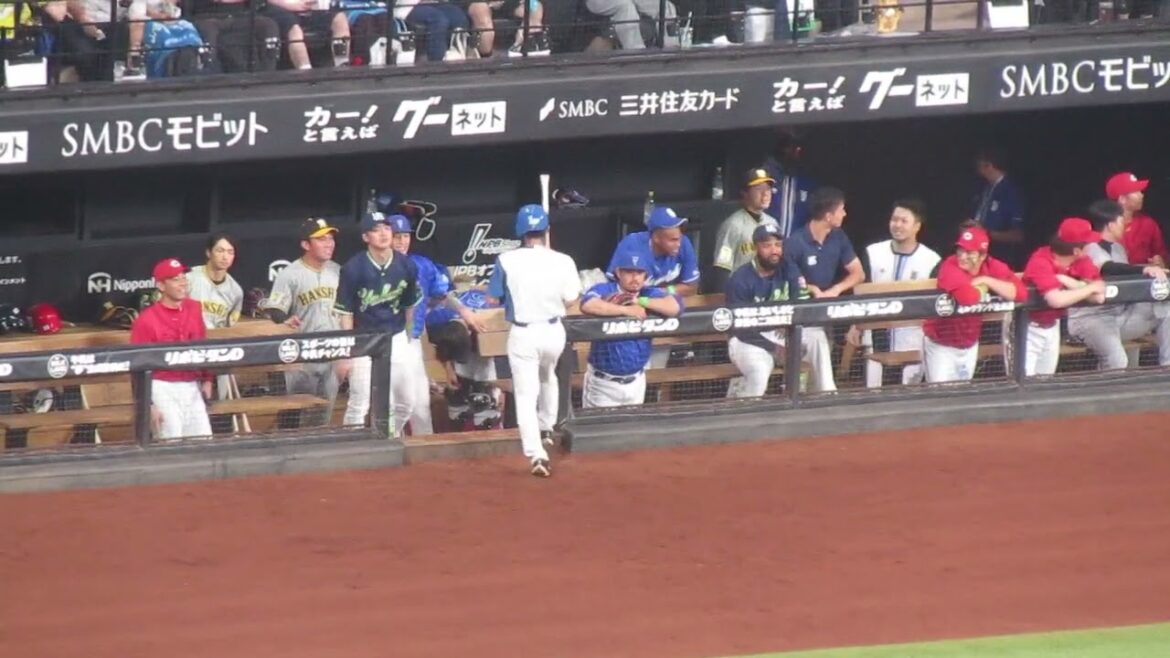 オースティンのタイムリーなどで喜ぶセ・リーグベンチ 長岡秀樹は三塁コーチャーみたいになっとる 2024年7月24日 マイナビオールスターゲーム エスコンフィールド