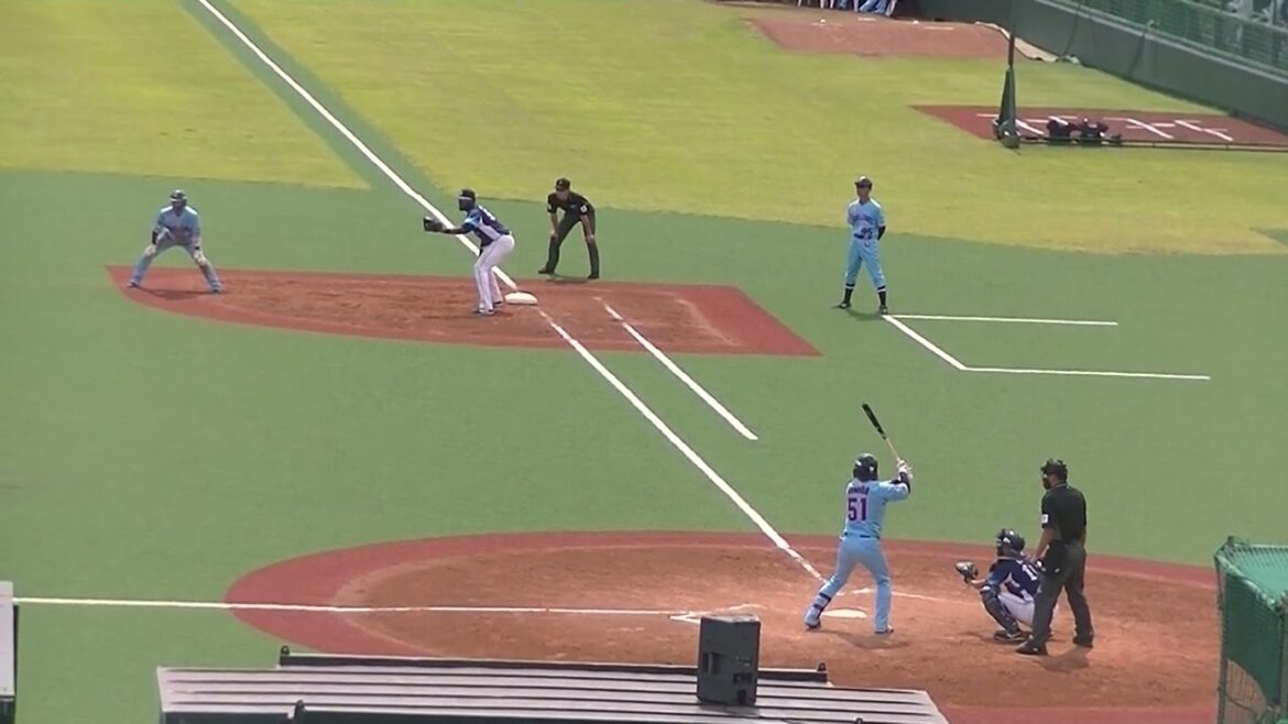 ランナー置いて4番のヤクルト濵田太貴ライトフライに倒れる＜2軍・ヤクルトスワローズ対 西武ライオンズ  2024年5月26日＞