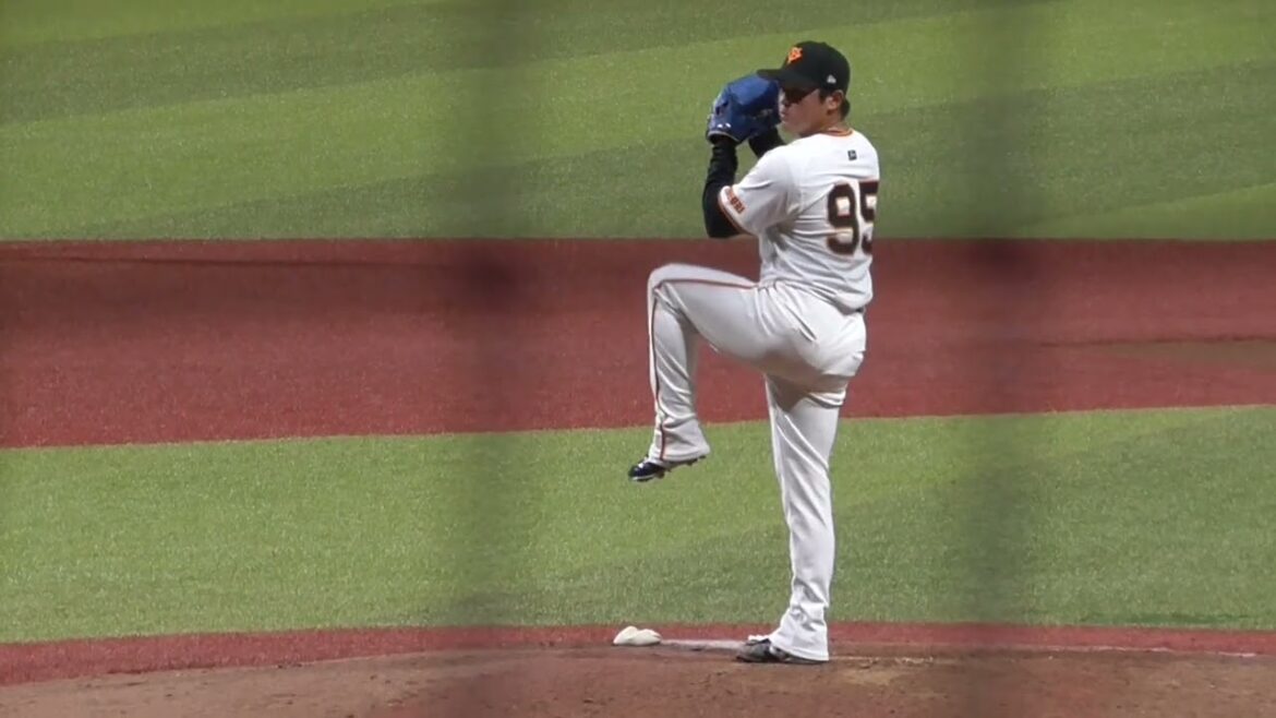 2025年6月24日 イースタンリーグ 巨人・ 戸田 懐生 投手の準備投球（ボールデッド中）