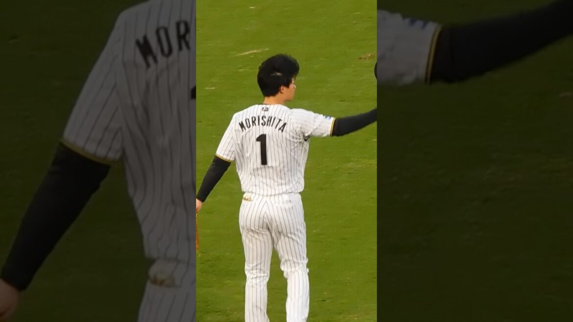 【巨人戦4試合連続本塁打】先制2ランを放ちファンの歓声に応える森下翔太