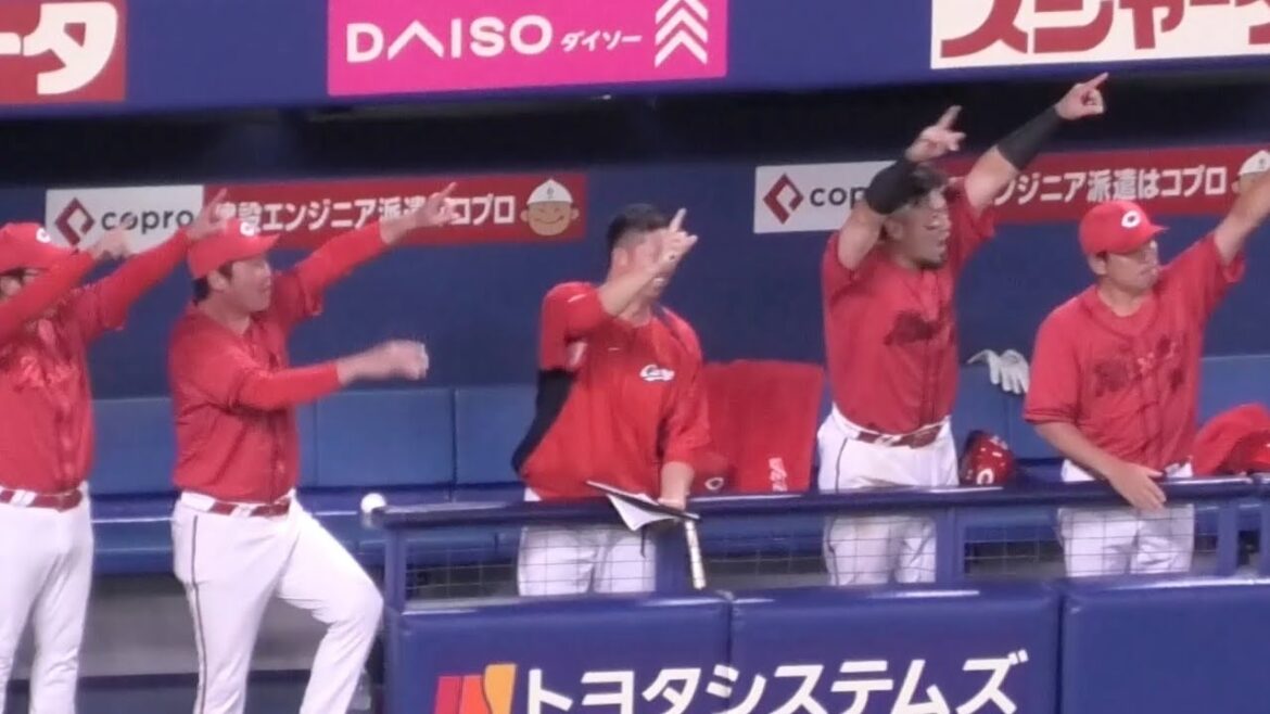 6回、小園海斗が逆転の決勝2点タイムリースリーベースを打った瞬間のカープベンチ！広島東洋カープvs中日ドラゴンズ 2025年6月28日