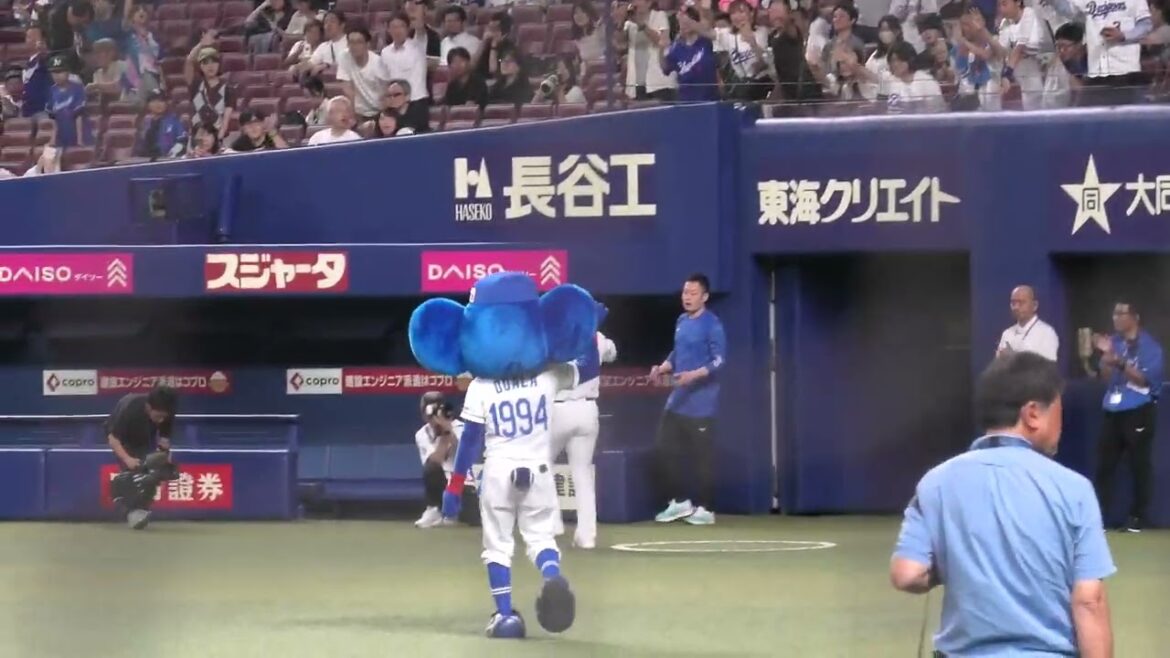 中日ドラゴンズ 埼玉西武ライオンズから移籍した佐藤龍世選手が場内一周で手を振ってくれた ヒーローインタビュー後 2025/6/27 バンテリンドーム