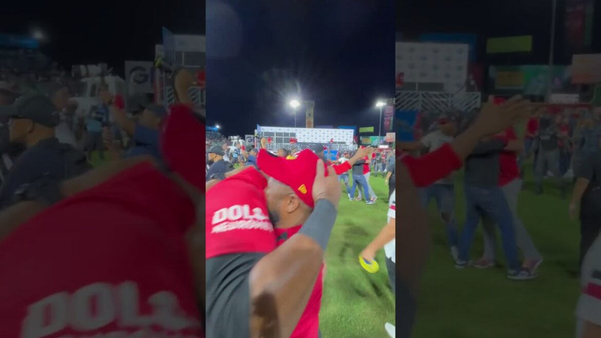 Franchy Cordero en la celebración del campeonato 17 de los Leones del Escogido