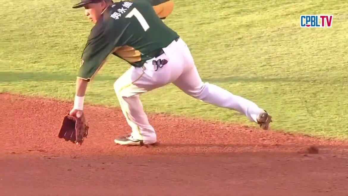 06/28 台鋼 VS 中信 四局下,吉田一將狀況回穩,投出帶有一次三振的三上三下半局 06/28 台鋼 VS 中信 四局下,吉田一將狀況回穩,投出帶有一次三振的三上三下半局