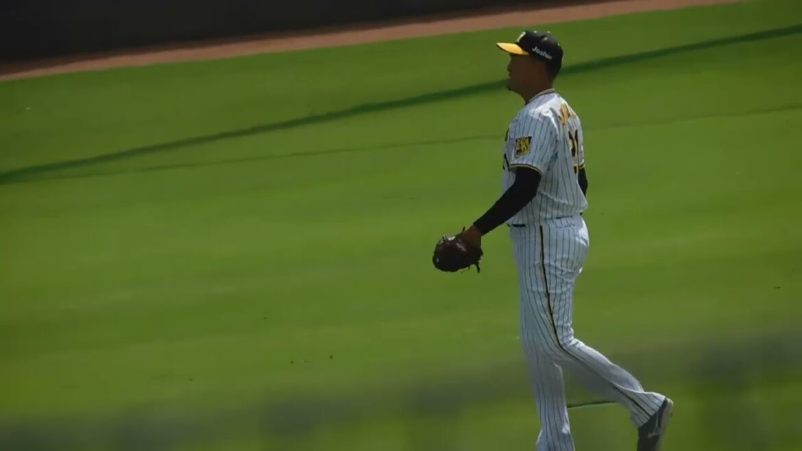 【引退登板へ】最後のウォームアップを行う秋山拓巳