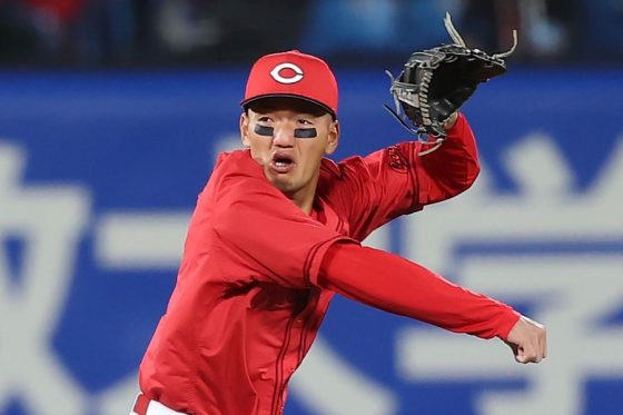 凄すぎて打者も唖然…広島26歳の”異次元美技”にX衝撃「とんでもないプレー」「今年もGG賞」 | Full-Count 凄すぎて打者も唖然…広島26歳の"異次元美技"にX衝撃「とんでもないプレー」「今年もGG賞」 | Full-Count