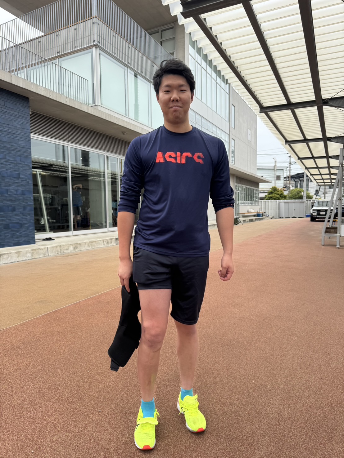 5月23日　記者の取材に応じる。右前十字靱帯（じんたい）断裂から復帰を目指す（撮影・小早川宗一郎）