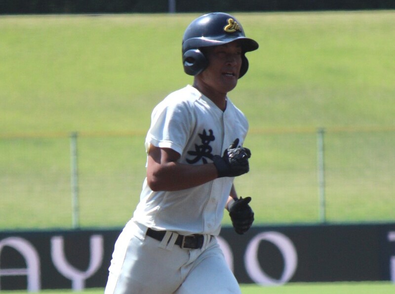 23年夏の香川大会決勝、英明対志度 先制2ランを放った英明・寿賀=2023年7月26日