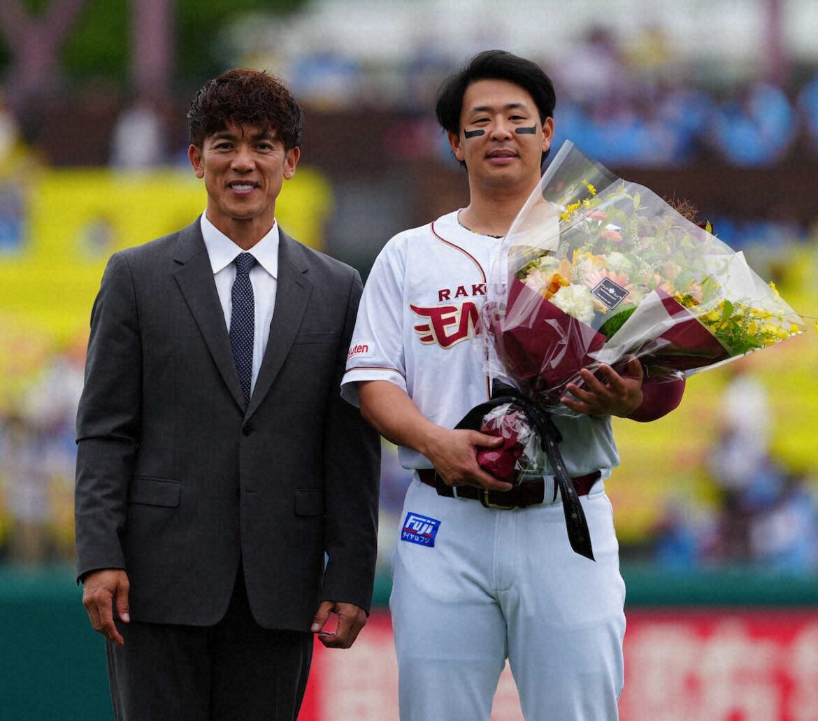 通算2000安打達成の楽天・浅村が連盟表彰 少年時代に憧れていた松井稼頭央氏から花束贈呈（スポニチアネックス） - Yahoo!ニュース - Yahoo!ニュース