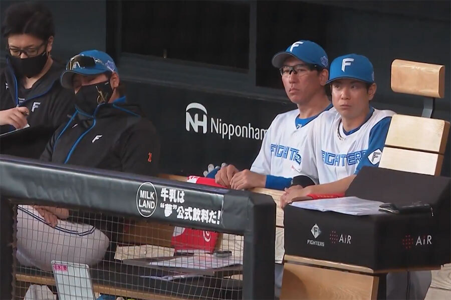 定位置に新庄監督が不在…“空白”の真横で異色の存在感 ベンチで生まれた非日常「本気だ」(Full-Count) – Yahoo!ニュース – Yahoo!ニュース 定位置に新庄監督が不在…“空白”の真横で異色の存在感 ベンチで生まれた非日常「本気だ」(Full-Count) - Yahoo!ニュース - Yahoo!ニュース