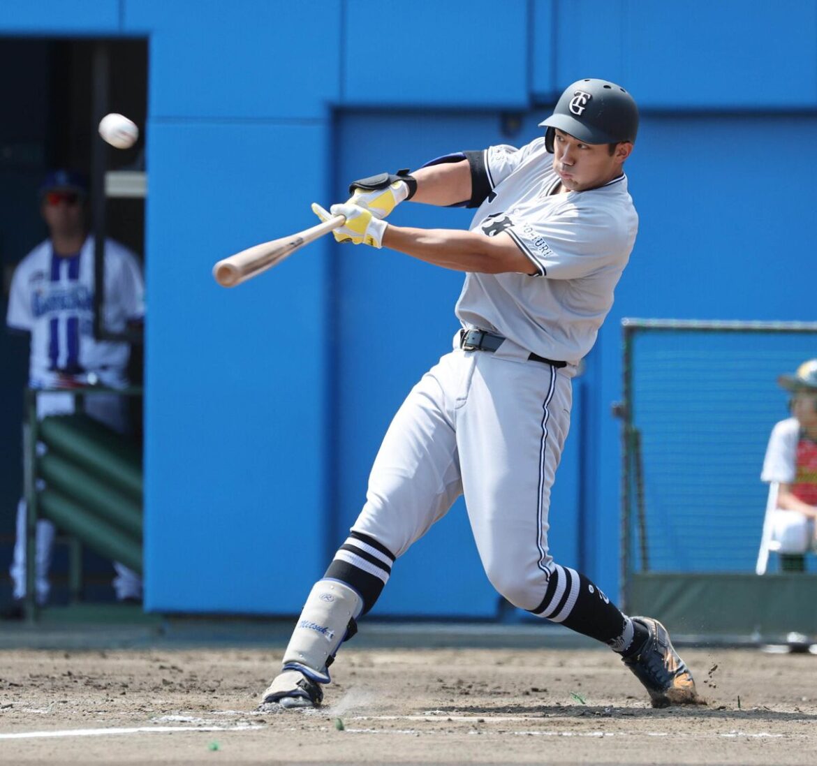 ３回無死、三塚琉生が右越えに先制ソロ本塁打を放つ　（カメラ・堺　恒志）