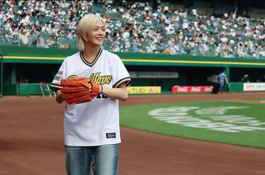 NCT ユウタ、オリックス戦の特別始球式に登場！ユニフォーム姿で記念ショット（Kstyle） - Yahoo!ニュース - Yahoo!ニュース