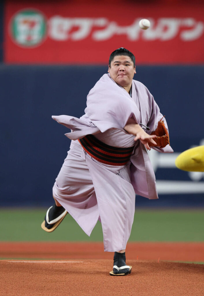 【オリックス】宇良が特別始球式「ぴっちゃ~、う~ら~、う~ら~」呼出による名調子も響く(日刊スポーツ) – Yahoo!ニュース – Yahoo!ニュース 【オリックス】宇良が特別始球式「ぴっちゃ~、う~ら~、う~ら~」呼出による名調子も響く(日刊スポーツ) - Yahoo!ニュース - Yahoo!ニュース