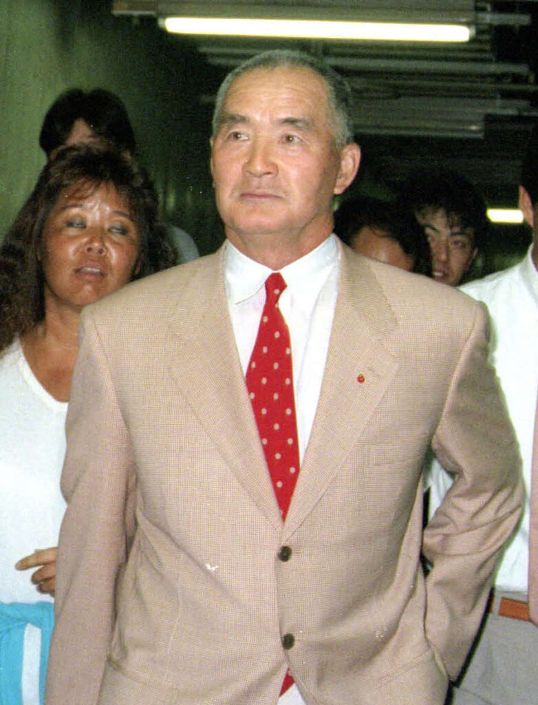 98年8月、ガルベスの乱闘で頭を丸めた巨人・長嶋茂雄監督