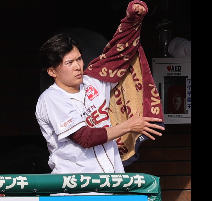 6回表オリックス2死一、二塁、降板し険しい表情の楽天早川隆久＝2025年5月3日