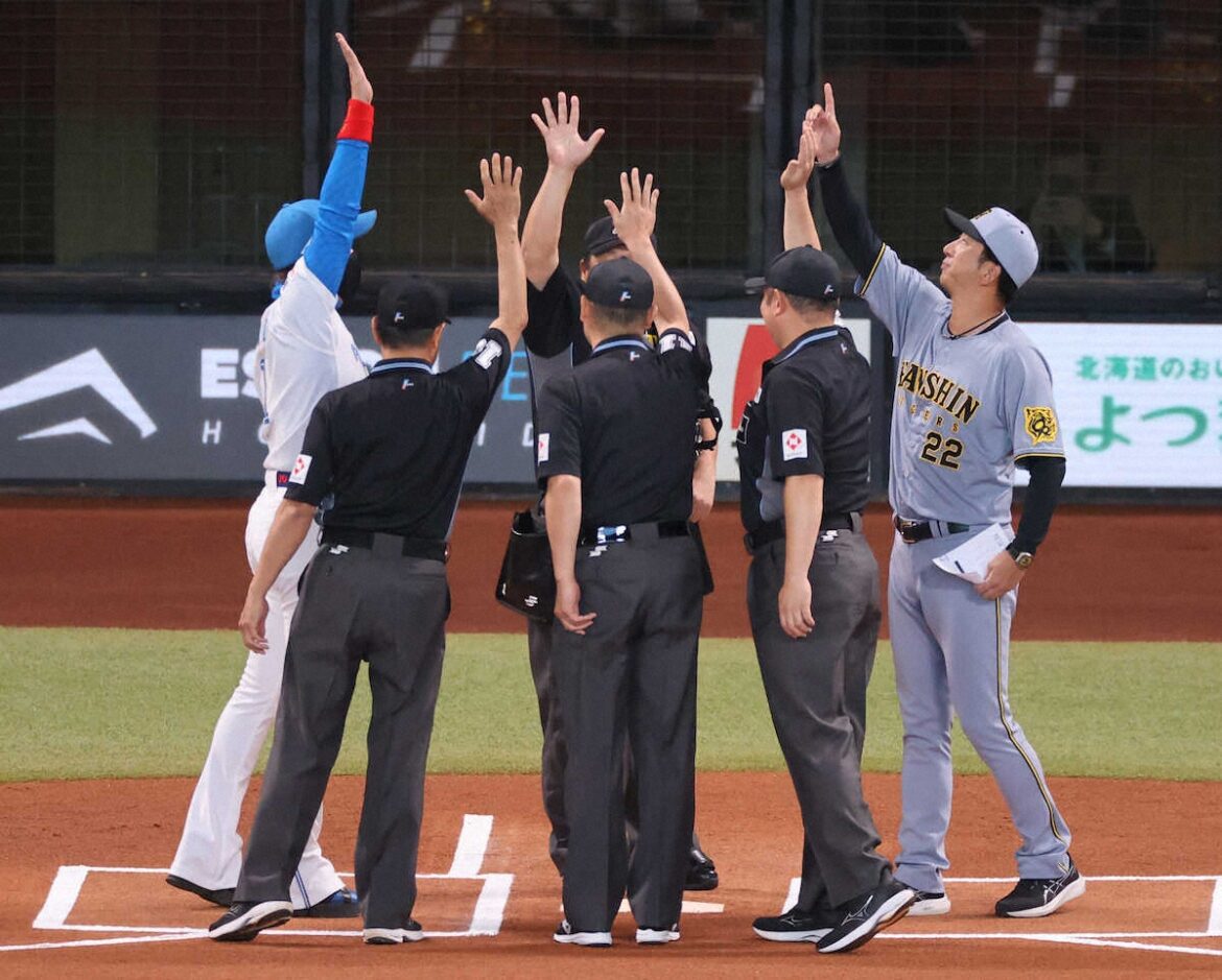 異例の光景にどよめき→爆笑！日本ハム“新庄劇場第3弾”藤川監督だけでなく審判団も巻き込み円陣タッチ！（スポニチアネックス） - Yahoo!ニュース - Yahoo!ニュース